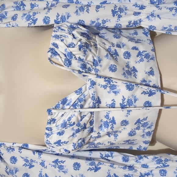 Goodnight Macaroon Floral White And Blue Long Sleeve Crop Top Size Small - Picture 7 of 14